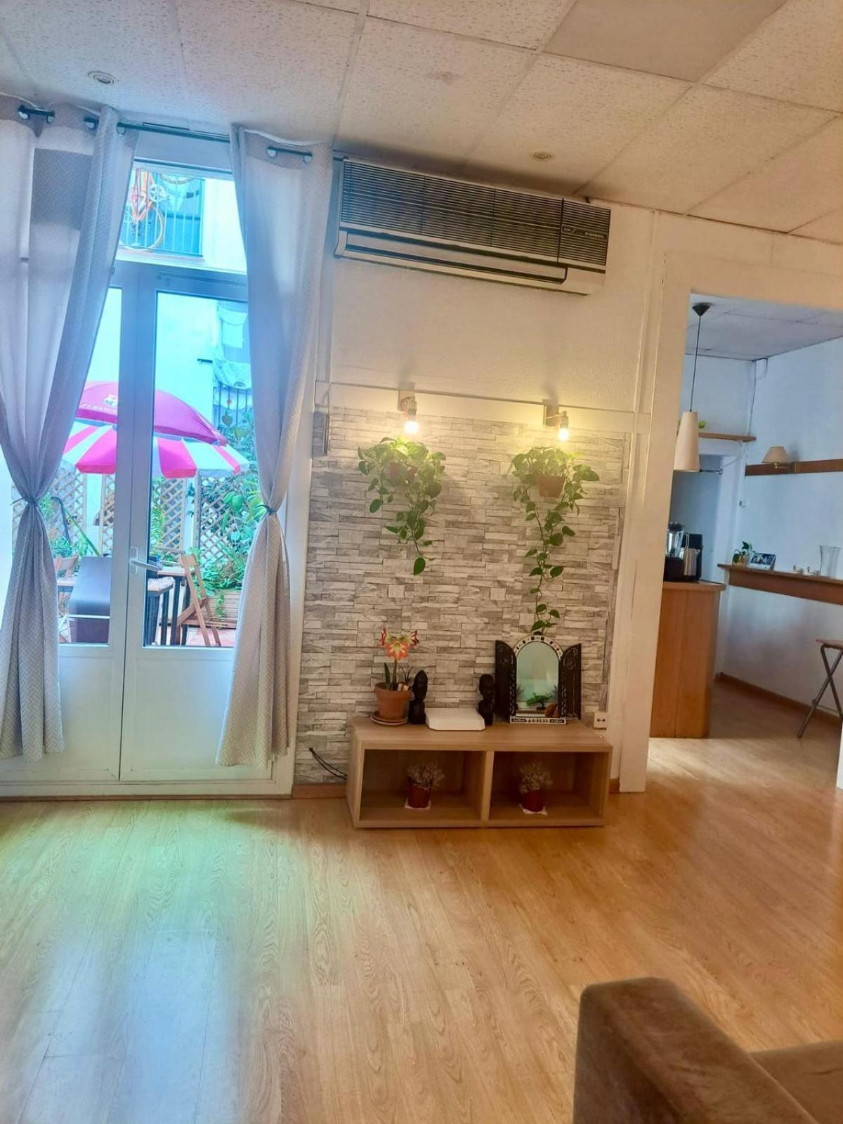 Habitacion Para Grupos Hasta 8 En Plena Rambla De Cataluna 바르셀로나 외부 사진