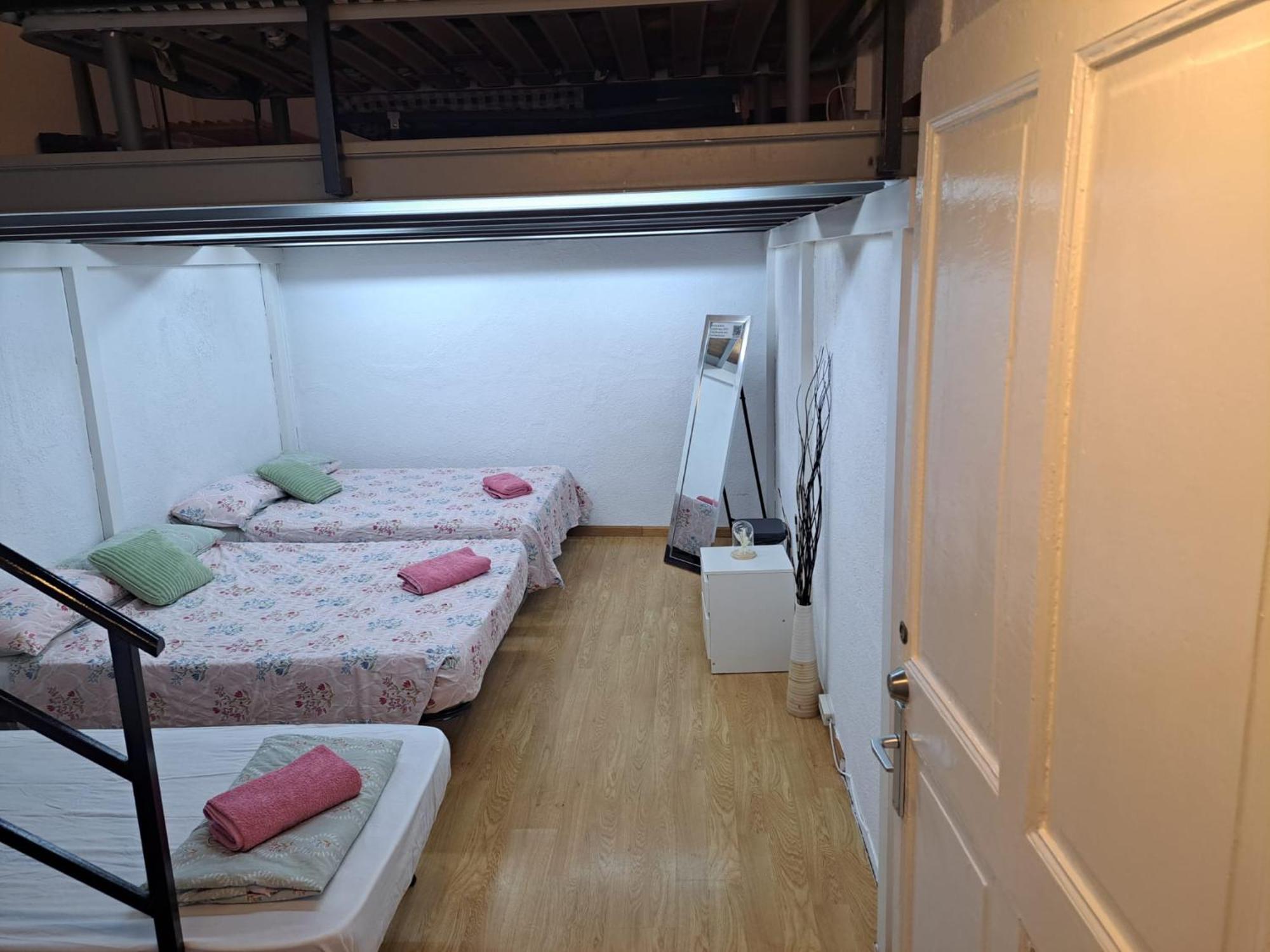 Habitacion Para Grupos Hasta 8 En Plena Rambla De Cataluna 바르셀로나 외부 사진