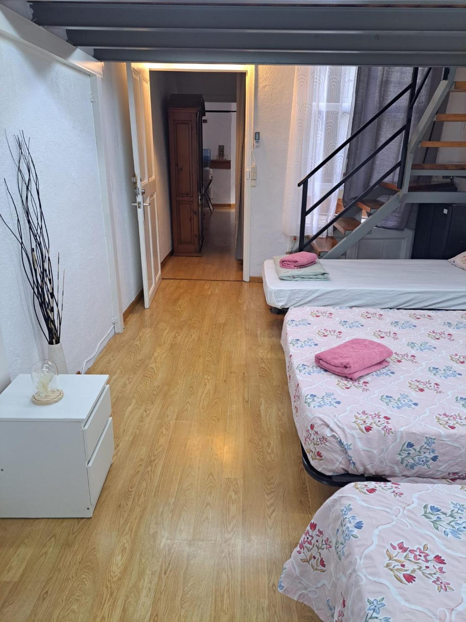 Habitacion Para Grupos Hasta 8 En Plena Rambla De Cataluna 바르셀로나 외부 사진