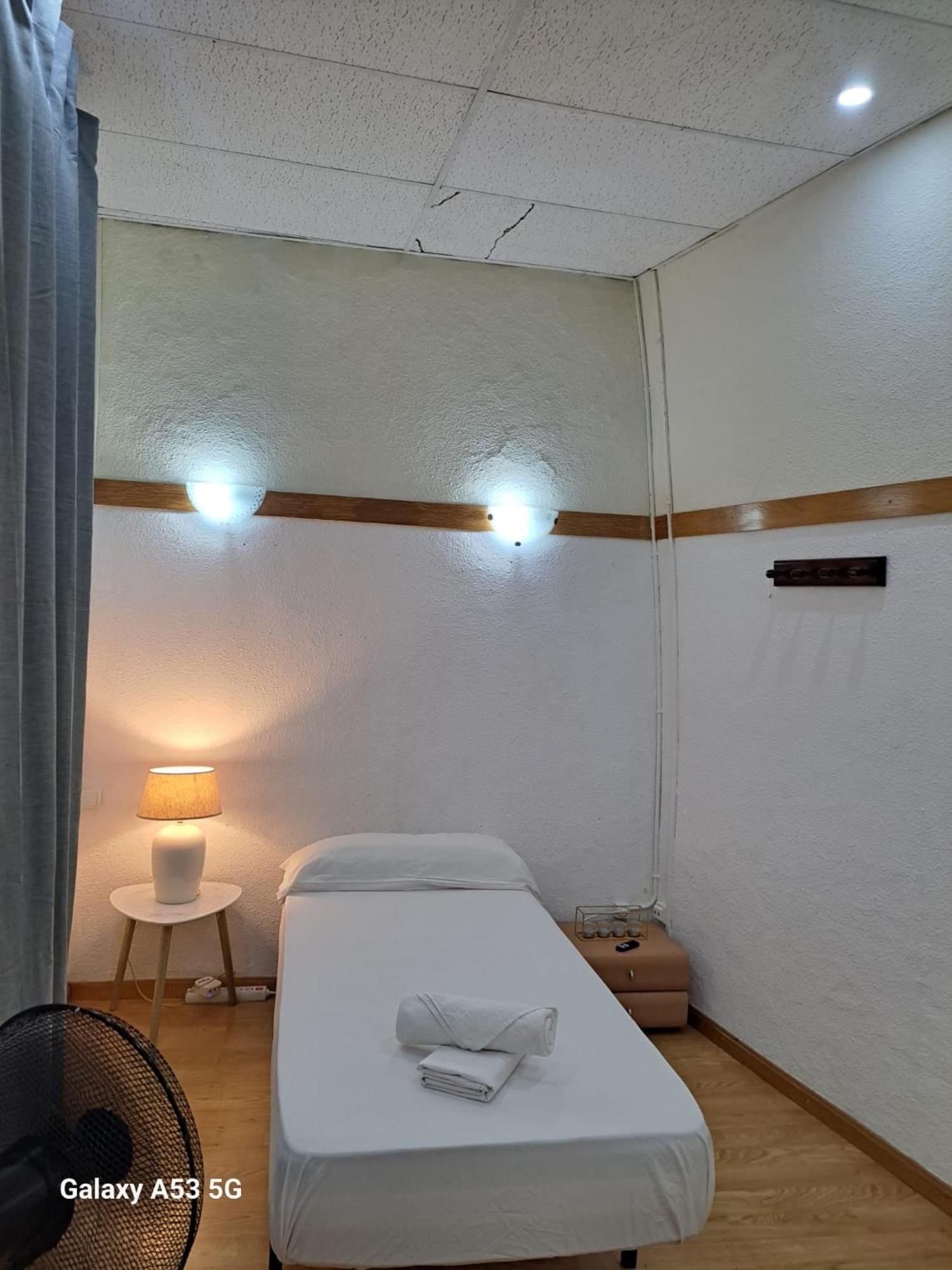 Habitacion Para Grupos Hasta 8 En Plena Rambla De Cataluna 바르셀로나 외부 사진
