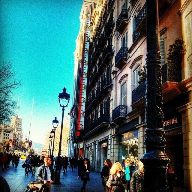 Habitacion Para Grupos Hasta 8 En Plena Rambla De Cataluna 바르셀로나 외부 사진