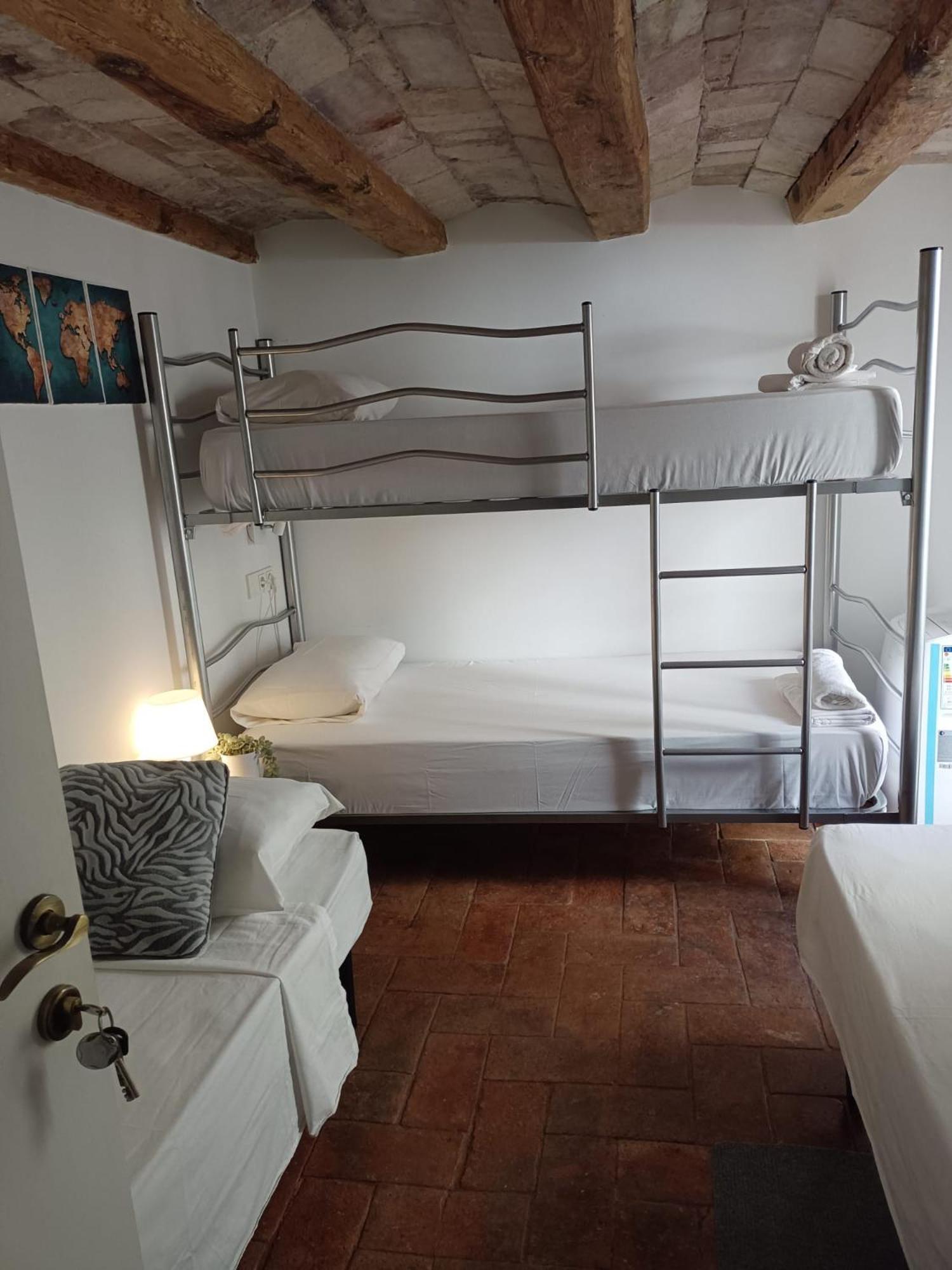 Habitacion Para Grupos Hasta 8 En Plena Rambla De Cataluna 바르셀로나 외부 사진