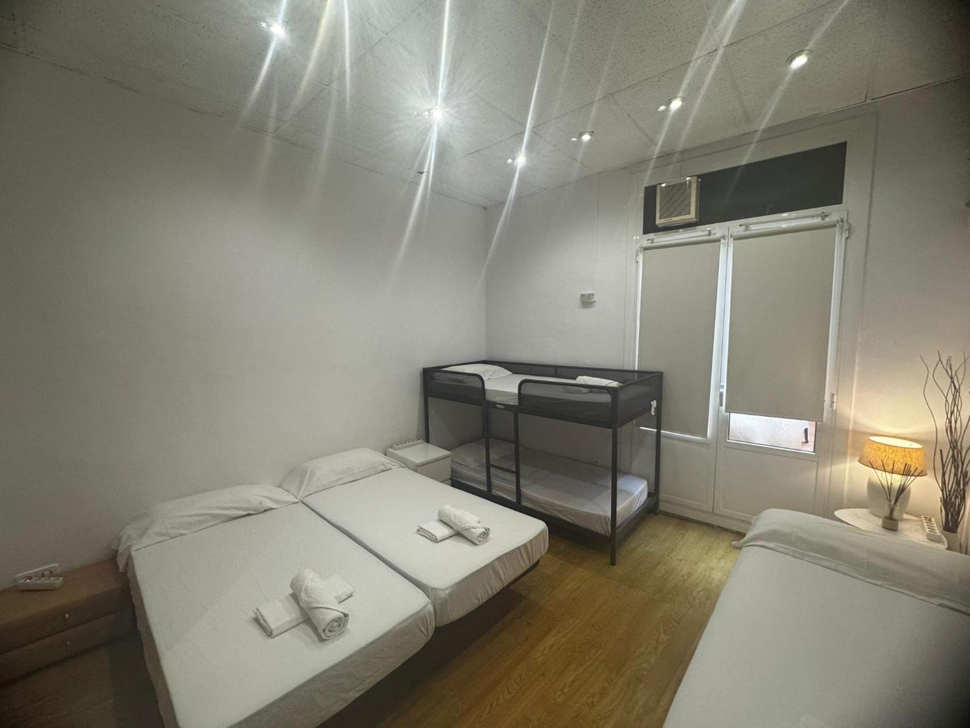Habitacion Para Grupos Hasta 8 En Plena Rambla De Cataluna 바르셀로나 외부 사진