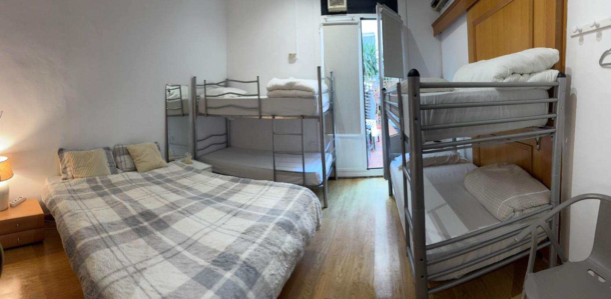 Habitacion Para Grupos Hasta 8 En Plena Rambla De Cataluna 바르셀로나 외부 사진